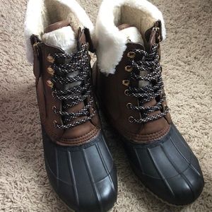 NWOT Tommy Hilfiger boots